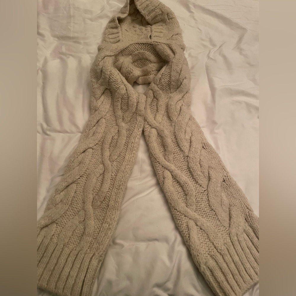 Women’s arm sweater